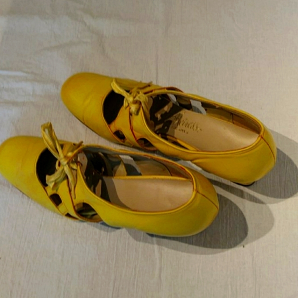 Yellow Size 7.5 or 8 Heiress brand heels